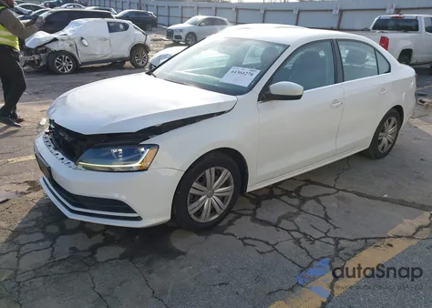 2017 Volkswagen Jetta 1.4T S z USA, uszkodzony, nr VIN 3VW2B7AJ0HM386492